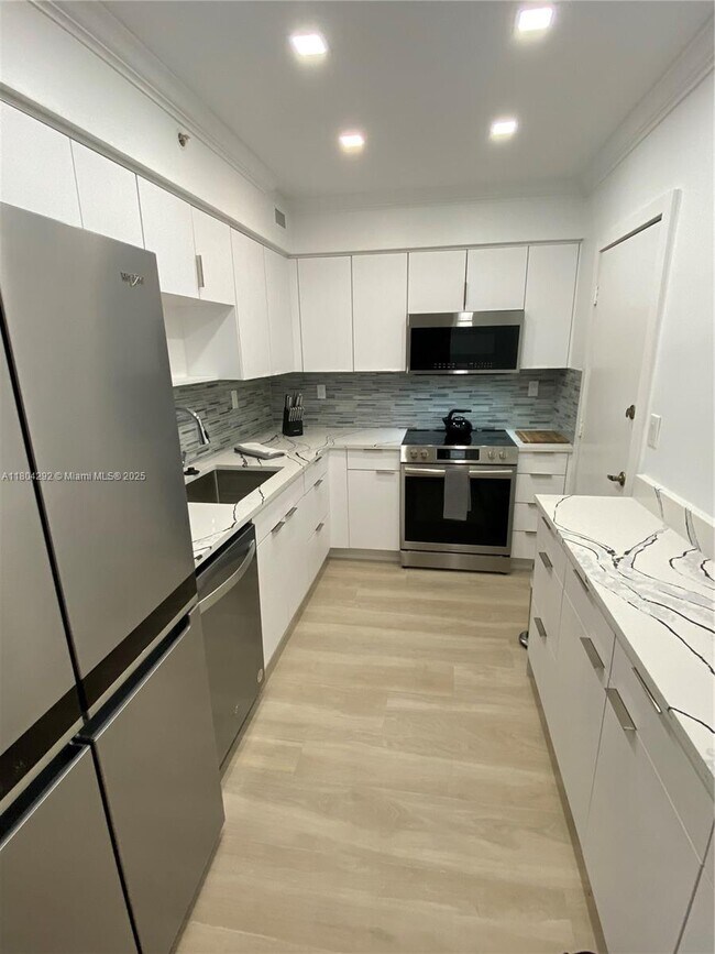 Building Photo - 2501 S Ocean Dr