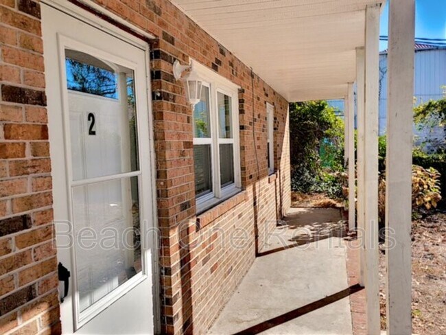 Building Photo - 902 27th Ave S