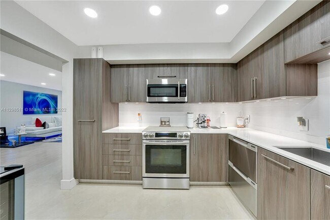 Building Photo - 2812 N 46th Ave