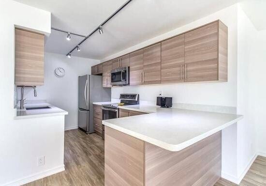 Foto del edificio - 720 Bayshore Dr