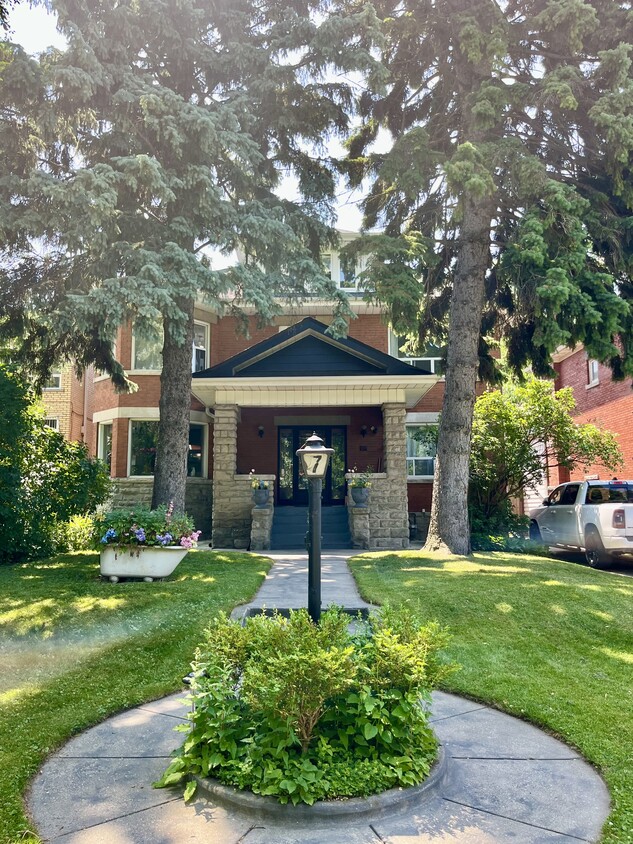 Primary Photo - 7 High Park Blvd