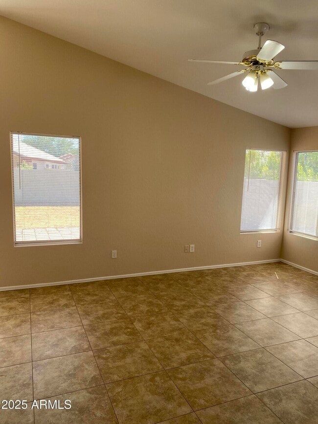 Foto del edificio - 2137 E Saratoga St