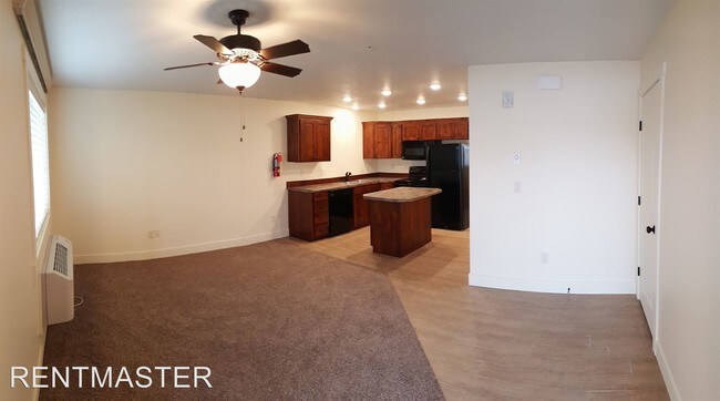 Foto del edificio - 896 Everett Pl