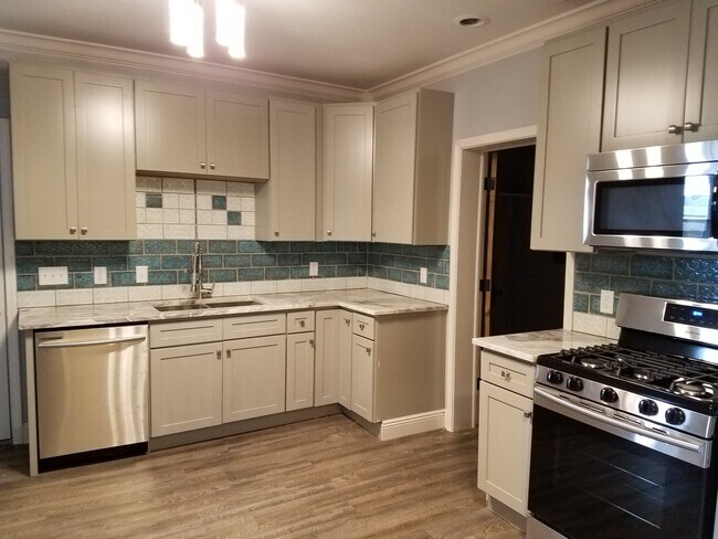 KITCHEN - 1881 Abundance St