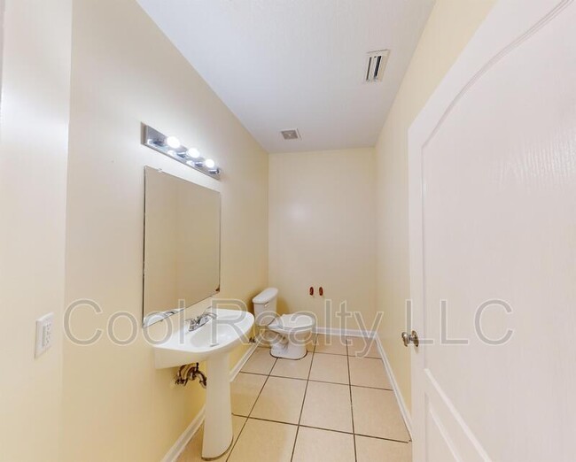 Building Photo - 3750 Silver Bluff Blvd