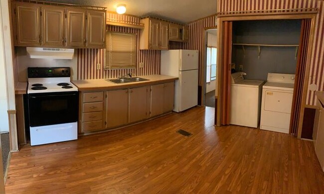Building Photo - 226 Clemson Ave