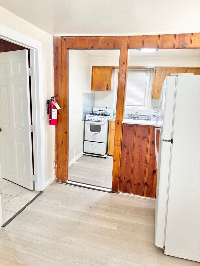 Building Photo - 1 Bedroom with Den Available Now