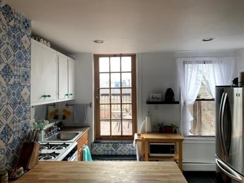 Building Photo - 403 1st St