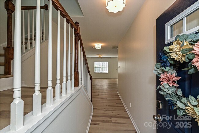 Foto del edificio - 12131 Honor Guard Ave