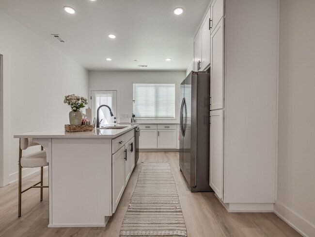 Foto del edificio - Henderson Townhomes