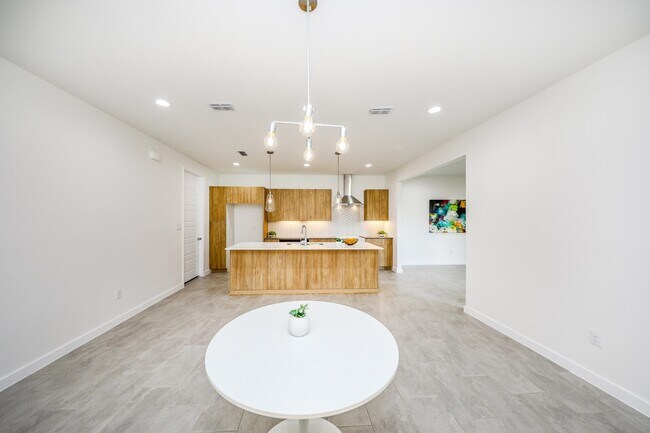 Building Photo - 108 Deer Path Lp