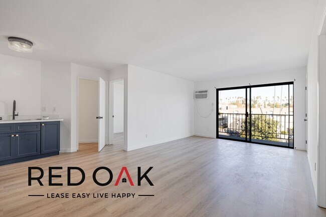 Foto del edificio - ~1 Month FREE~ Phenomenal Two Bedroom with...