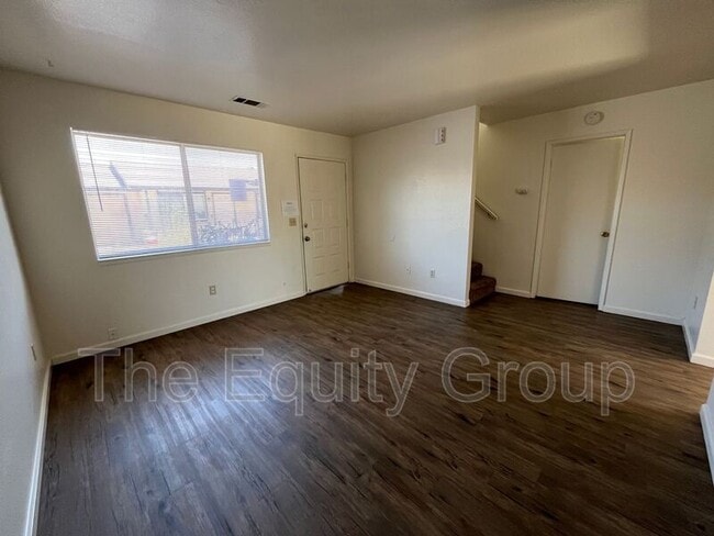 Building Photo - 859 W Mulberry Ave