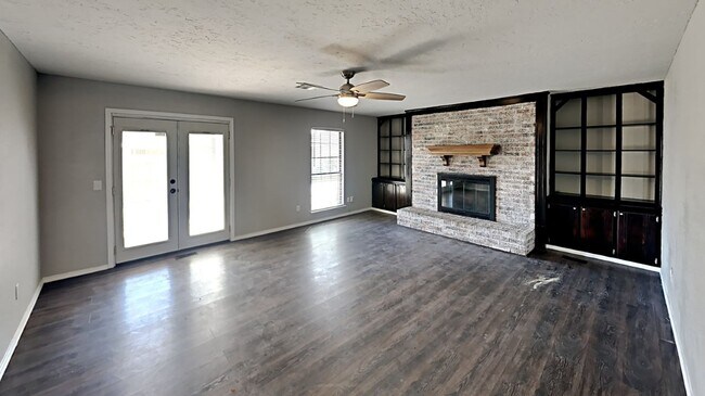 Foto del edificio - Charming 3 Bedroom home in Mustang School ...