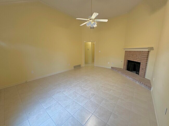Building Photo - 596 W Ashley Glen Cir