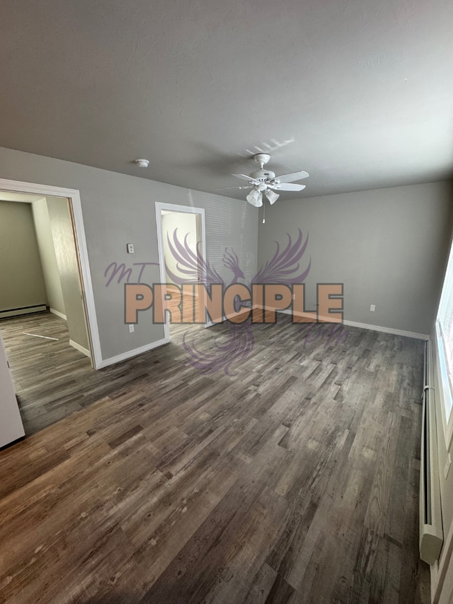 Building Photo - Renovated 2 bedroom Duplex on the flats