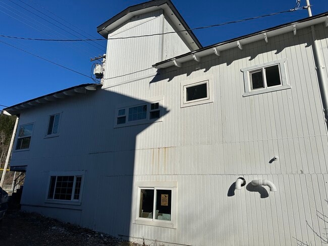 Building Photo - 1160 Park Ave