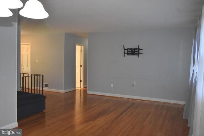 Building Photo - 1321 Gresham Rd