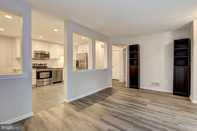 Building Photo - 10702 Kings Riding Way