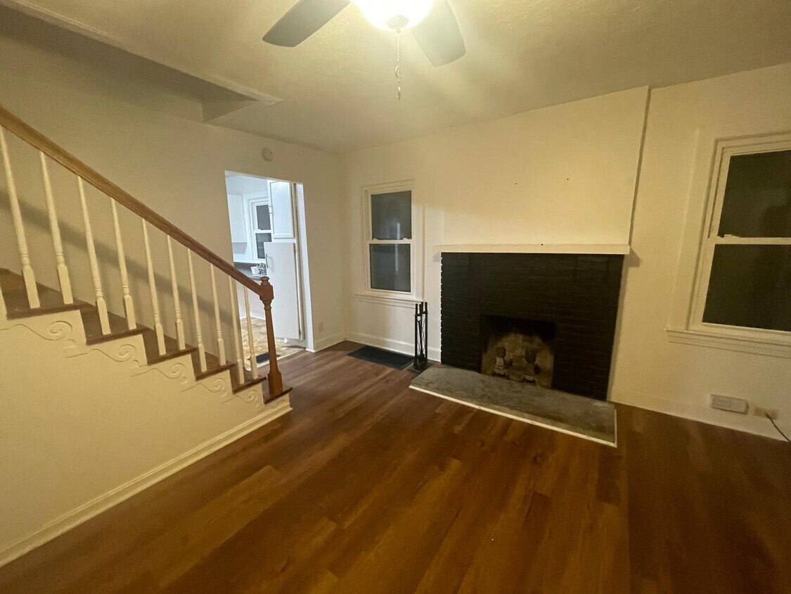 Foto principal - 916 W Whitney Ave
