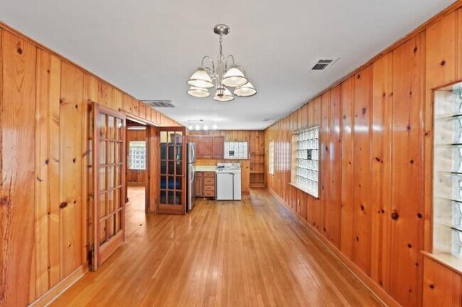 Building Photo - 2 bedroom in Atlanta GA 30305