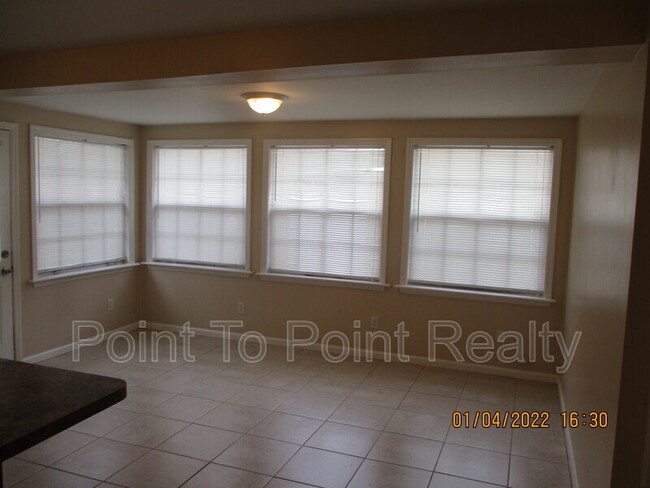 Foto del edificio - 5615 Crestview Rd