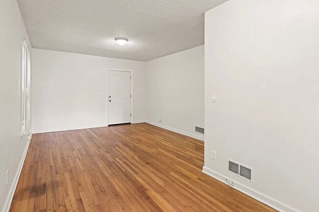 Building Photo - Delightful Updated 1-bedroom unit.