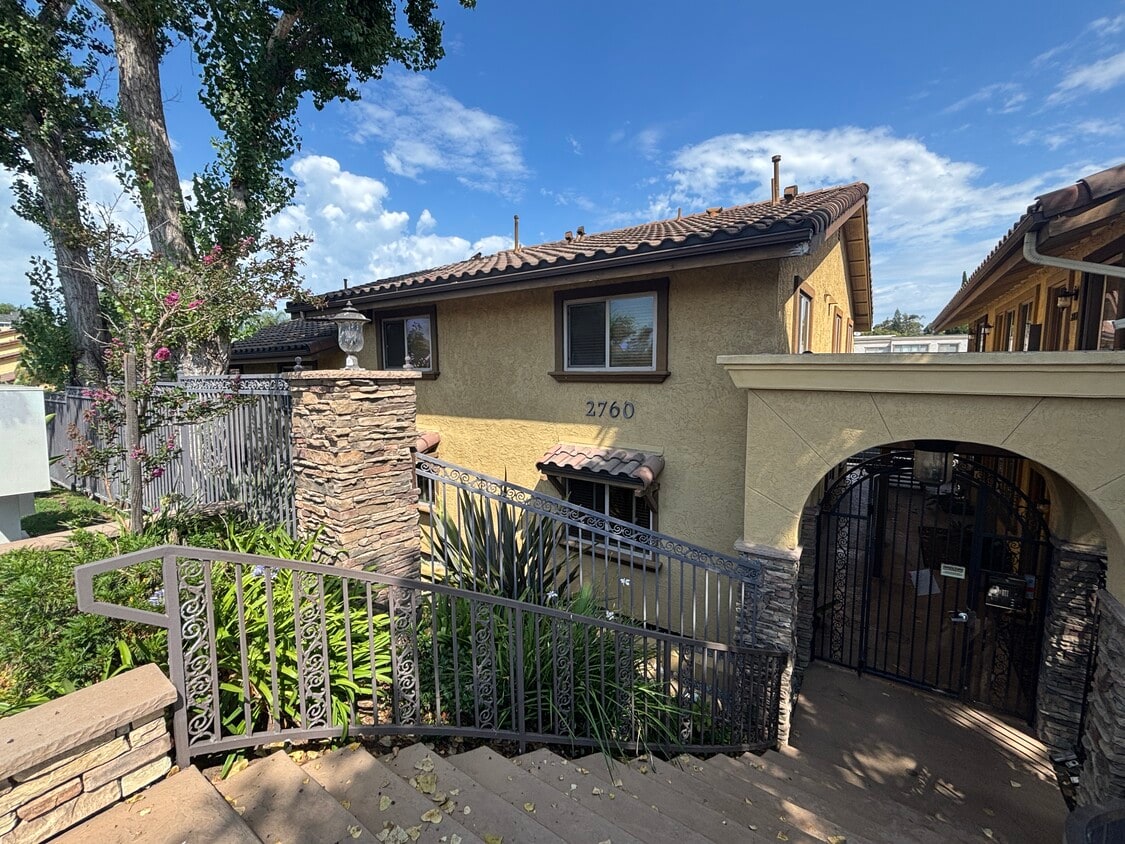 Foto principal - 2760 B St