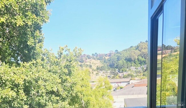 Foto del edificio - 270 Shoreline Hwy