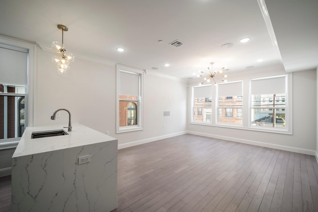 Foto principal - 131 Clifton Pl