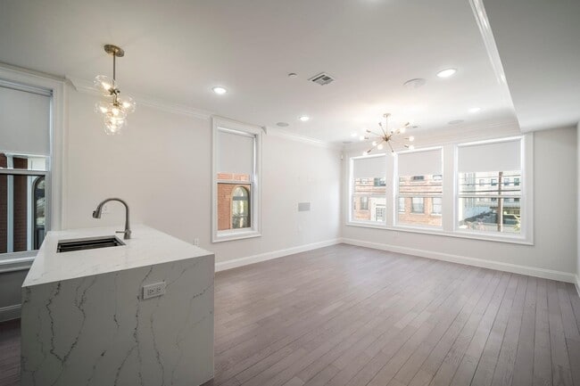 Building Photo - 131 Clifton Pl