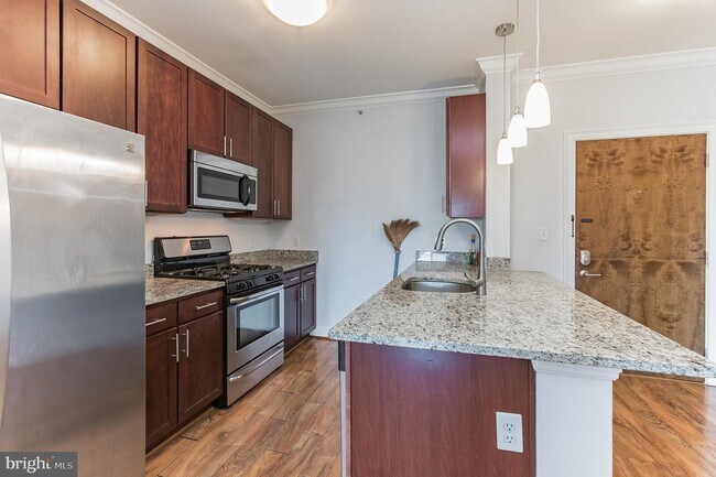 Foto del edificio - 6301 Edsall Rd