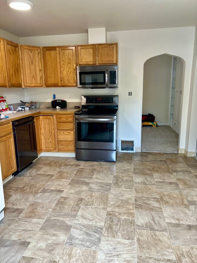 Kitchen - 711 10th Ave S