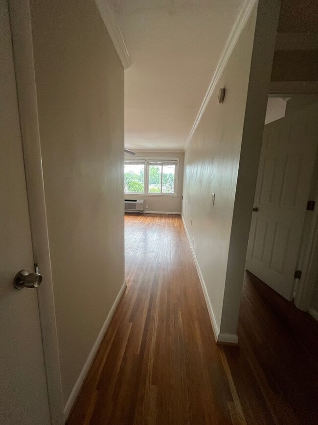 Building Photo - HISTORIC WAVERLY One Bedroom One Bath Condo