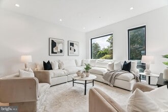 Building Photo - 261 Delmar St