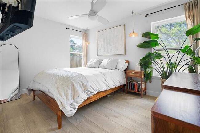 Foto del edificio - 1808 Forest Hill Dr