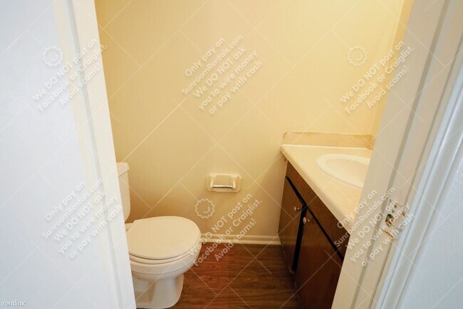 Foto del edificio - 2 br, 1.5 bath Townhome - 1322 Jasper Ave C C