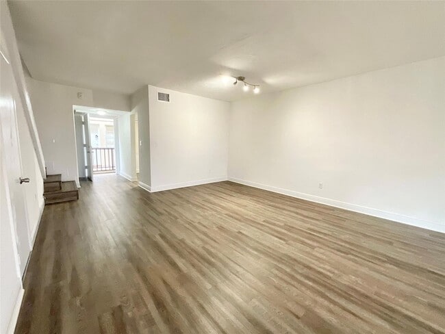 Building Photo - 9357 SW 77th Ave