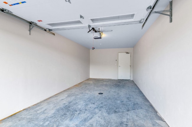 Building Photo - 352 Deschane Ave