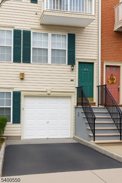 Primary Photo - 68 Marrow St