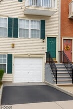 Building Photo - 68 Marrow St