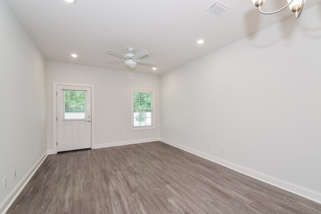 Foto del edificio - 1124 Walker Point Way