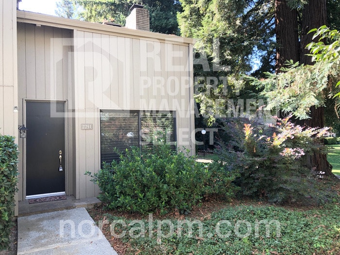 Primary Photo - Serene 2 Bed 2.5 Bath with Bonus Room!