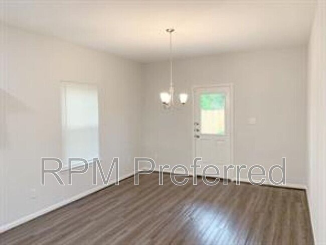 Foto del edificio - 8210 Parker Rd