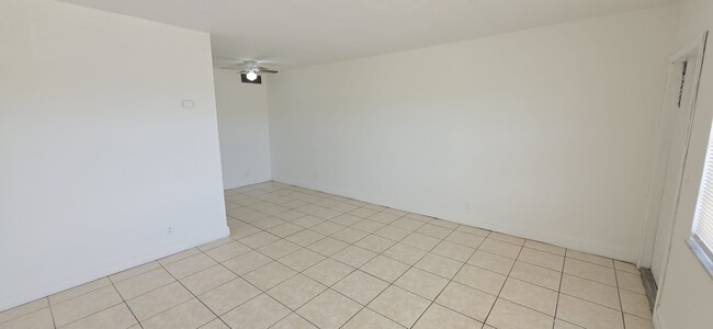 Building Photo - 230 SW 11th Ave