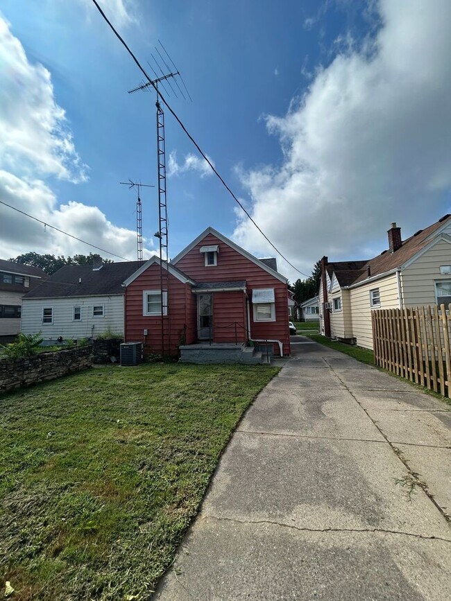Foto del edificio - Charming 2-Bedroom Home in Toledo – Cozy &...