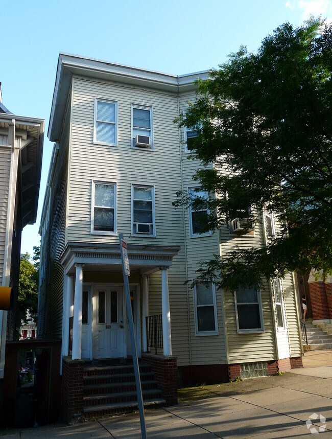 Foto principal - 849 E Broadway