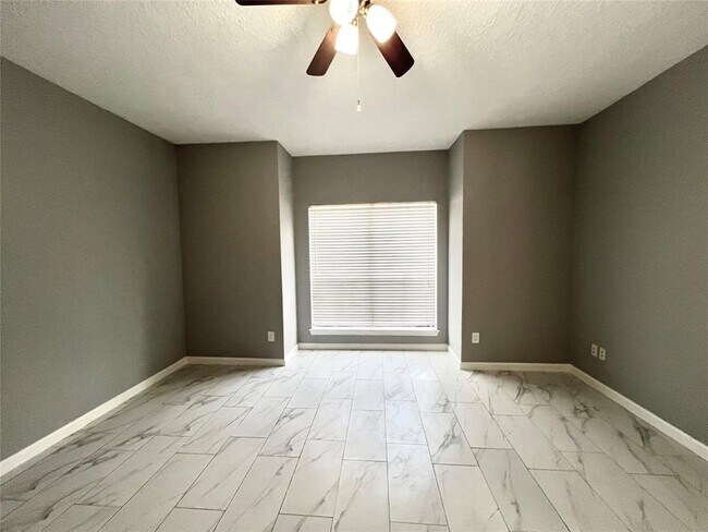 Foto del edificio - 3100 Walnut Bend Ln