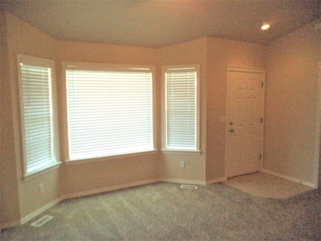 Building Photo - 879 S New Summer Ave