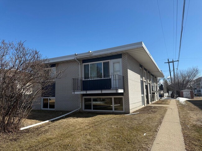 Building Photo - 0 Bed 1 Bath Unit in Edmonton, AB